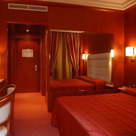 As Hotel Μόνζα Δωμάτιο φωτογραφία