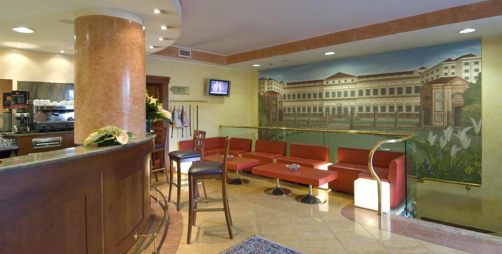 As Hotel Μόνζα Εστιατόριο φωτογραφία